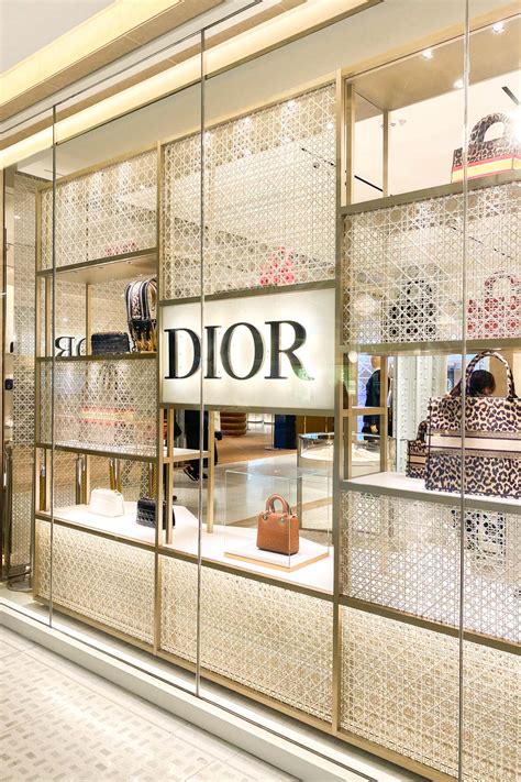 christian dior outlet store.